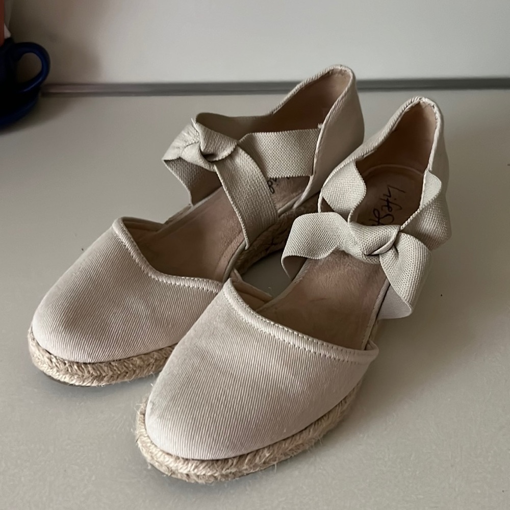 Tan wedges